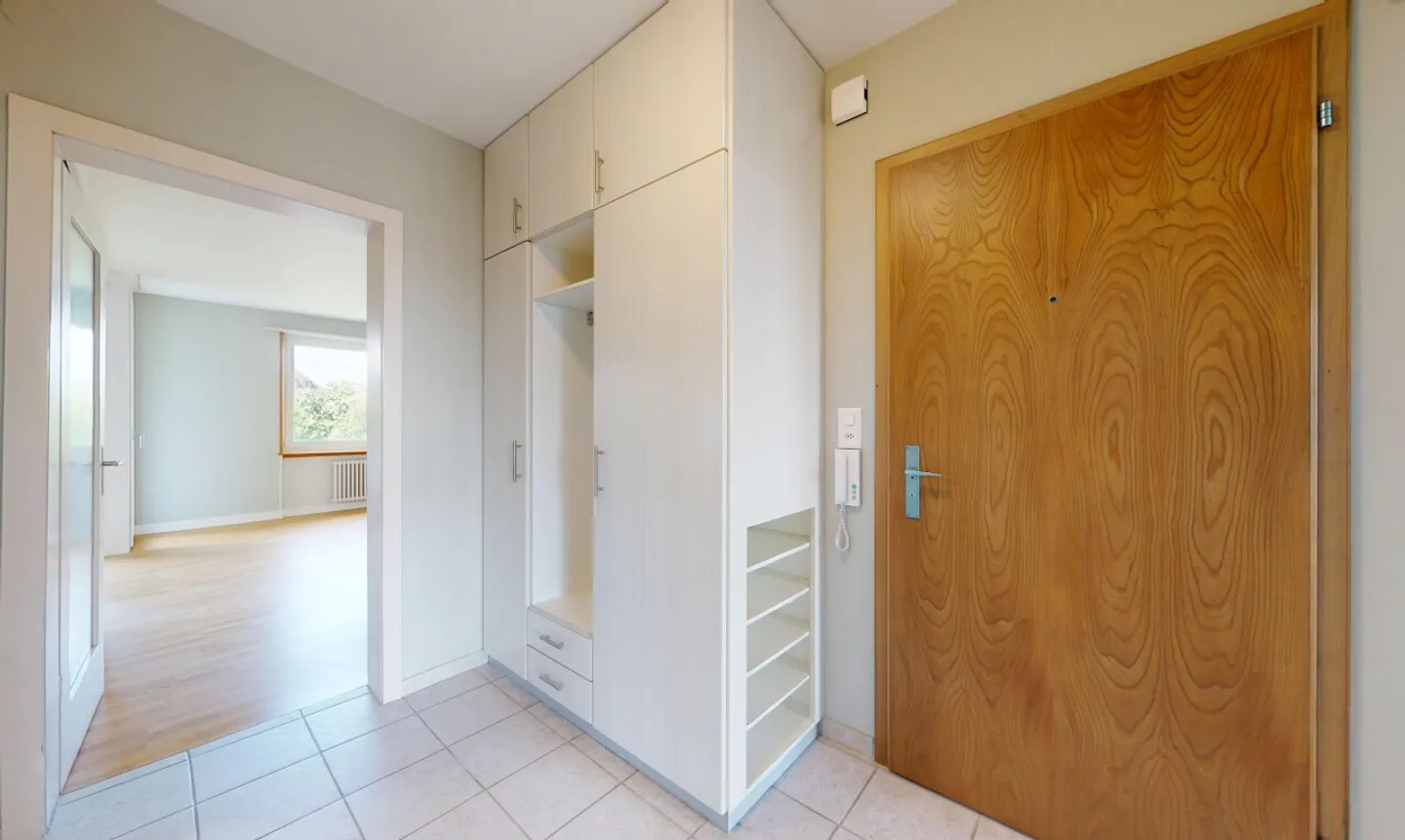 Appartamento moderno ristrutturato di 3,5 stanze con vista sul verde a Basilea - Foto 10 di 13