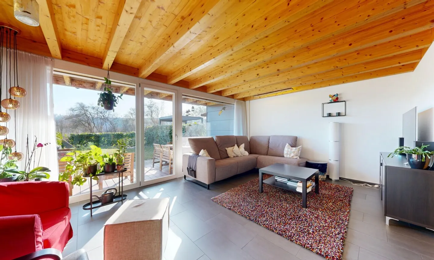 Spacious semi-detached house with garden and terraces in a quiet location - Photo 2 of 11