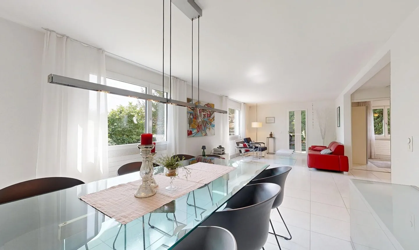 Detached Family Home with Garden - Photo 3 of 11