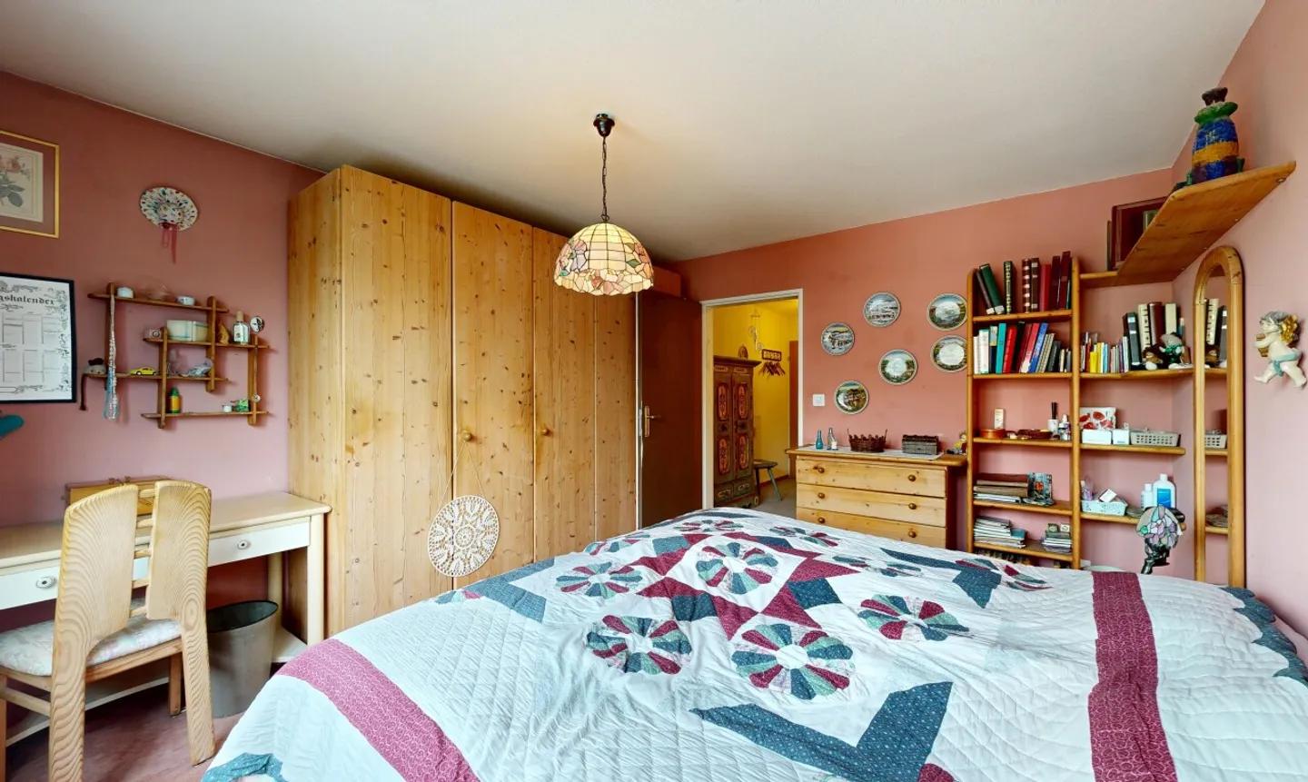 Appartamento soleggiato di 3,5 stanze con balcone e due posti auto - Foto 12 di 13