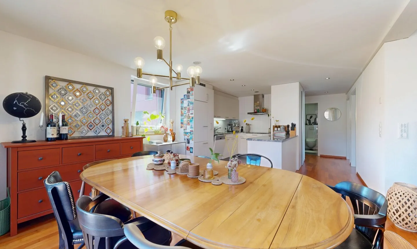 Modern 3.5-room apartment with balcony and parking space - Photo 2 of 11