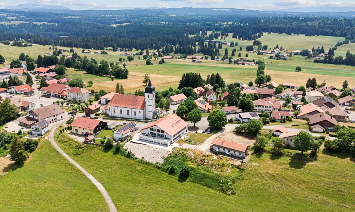 Splendida appartamento 5.5p sotto il tetto orientato a sud in un edificio storico! - Foto 12 di 13