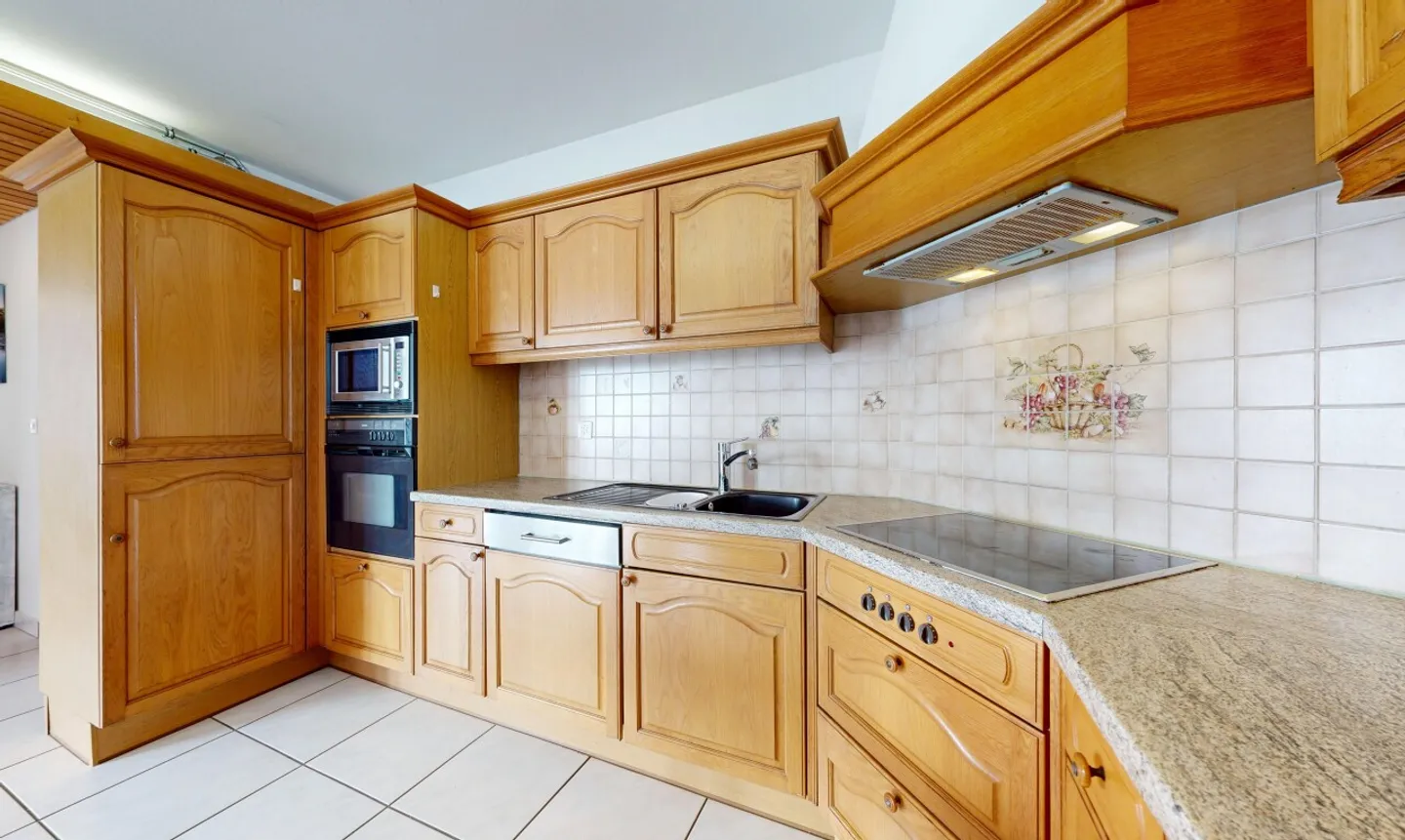 Casa familiare luminosa con grande potenziale - Foto 8 di 11