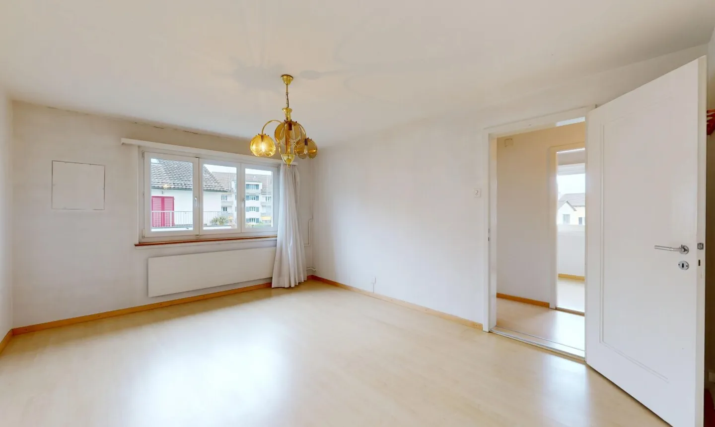 Casa angolare di 4,5 stanze con potenziale di sviluppo in posizione privilegiata - Foto 4 di 10