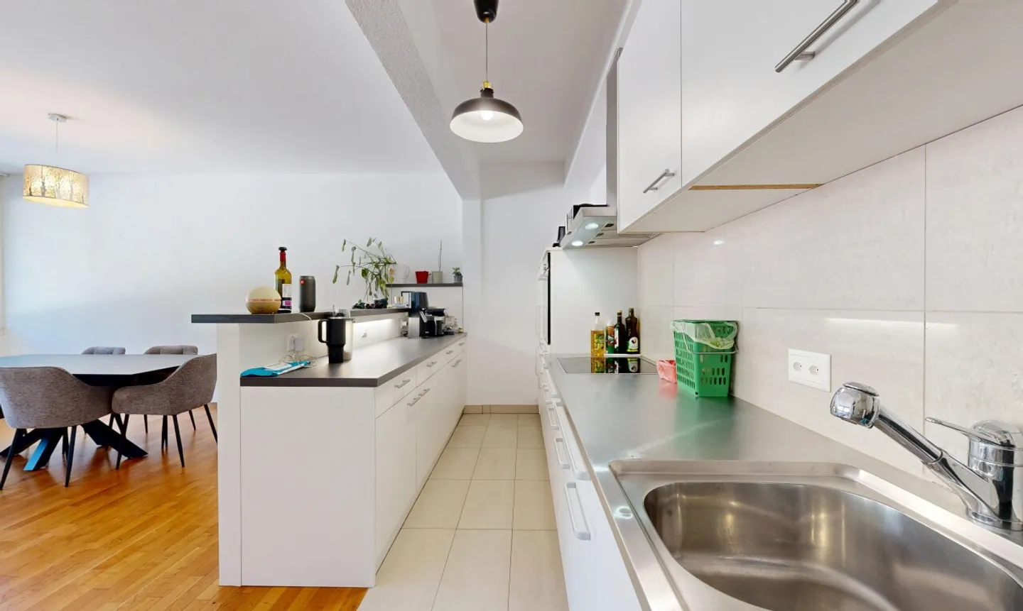 Bright family apartment in Lausanne - Photo 4 of 11