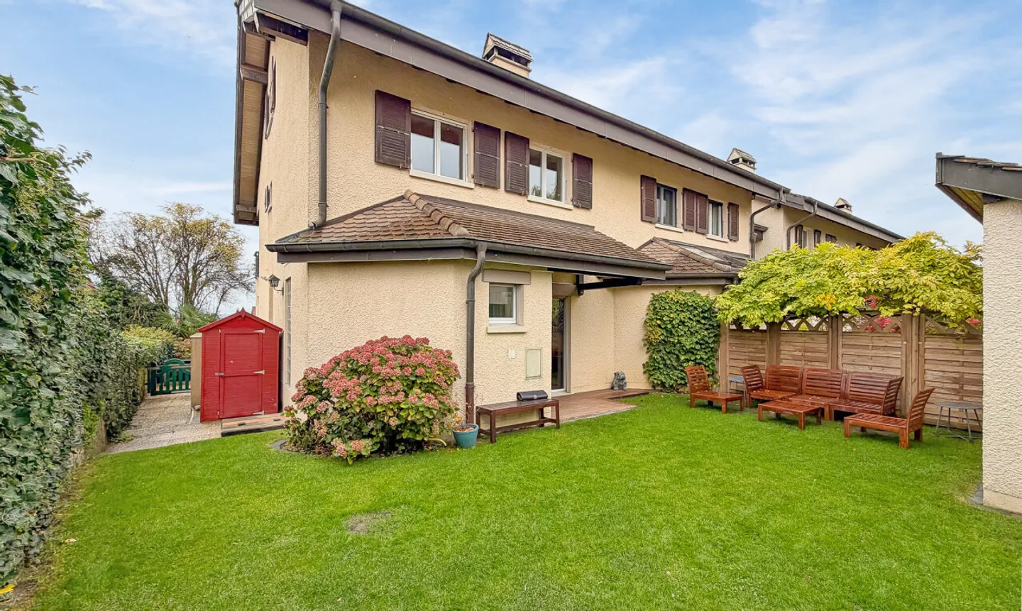 Maison Charmante avec Vue Lac - Photo 1 sur 13