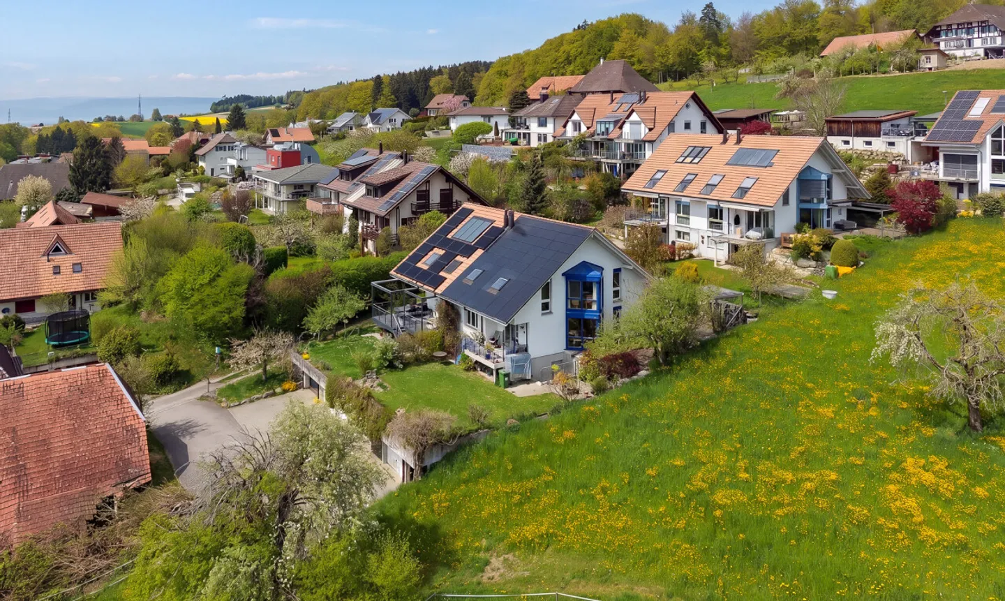 Paradis familial avec vue imprenable, idylle de jardin et réserve d'extension - Photo 1 sur 11