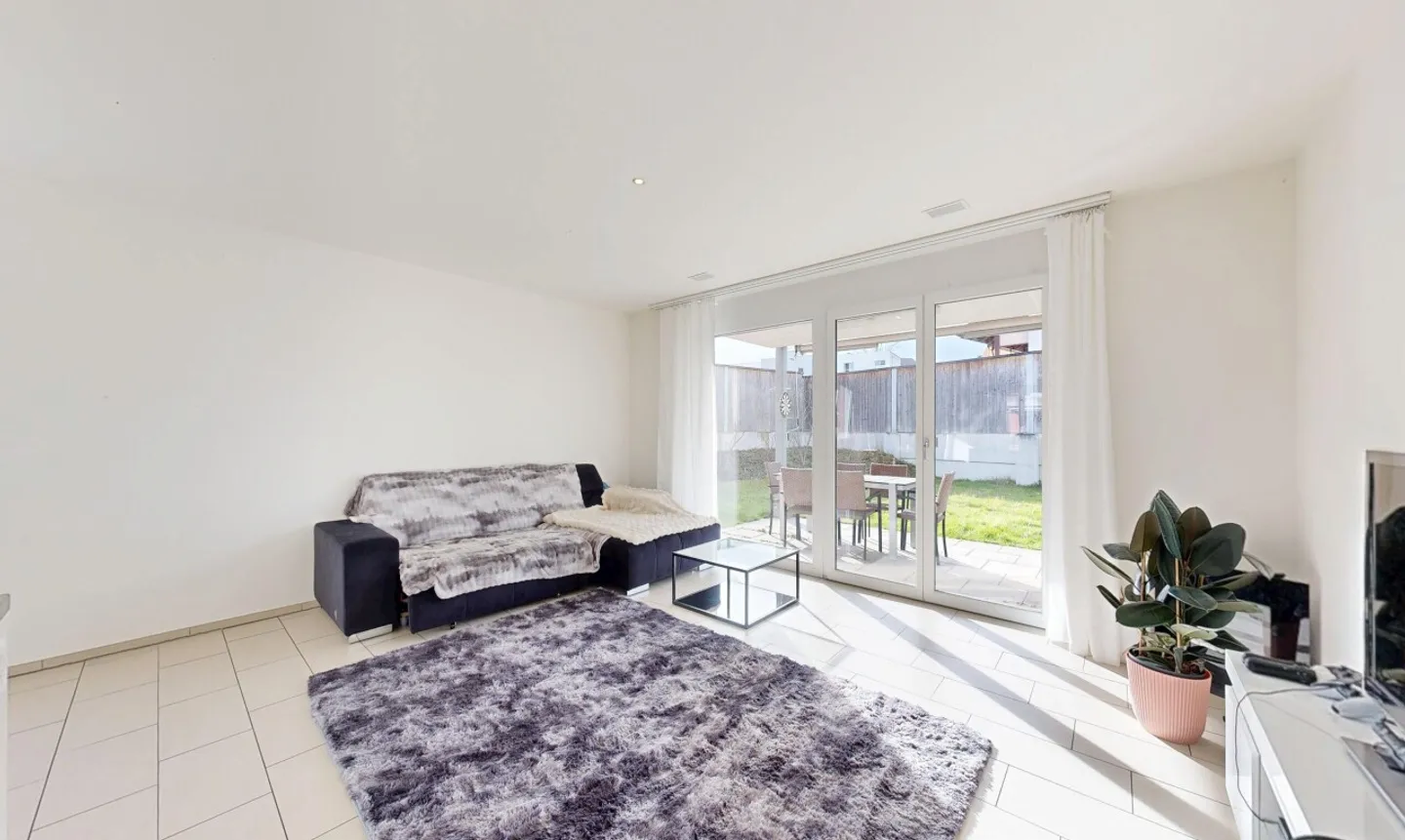 Moderne 3.5-Zimmer-Gartenwohnung mit 184 m² Garten und Sitzplatz - Photo 2 sur 11