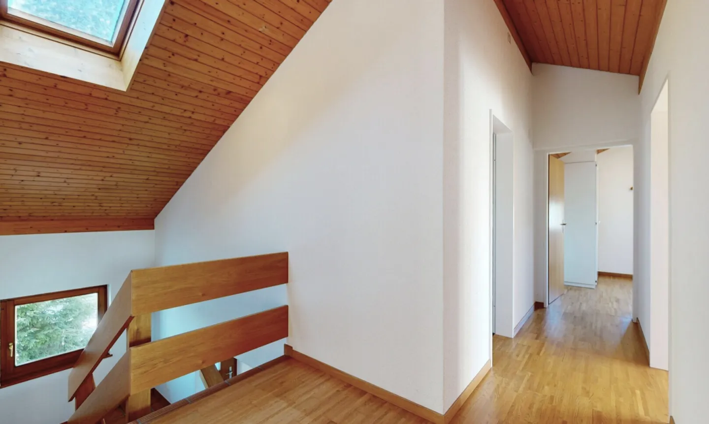 Grande Casa Familiare con Giardino, Veranda e Molto Potenziale - Foto 9 di 11