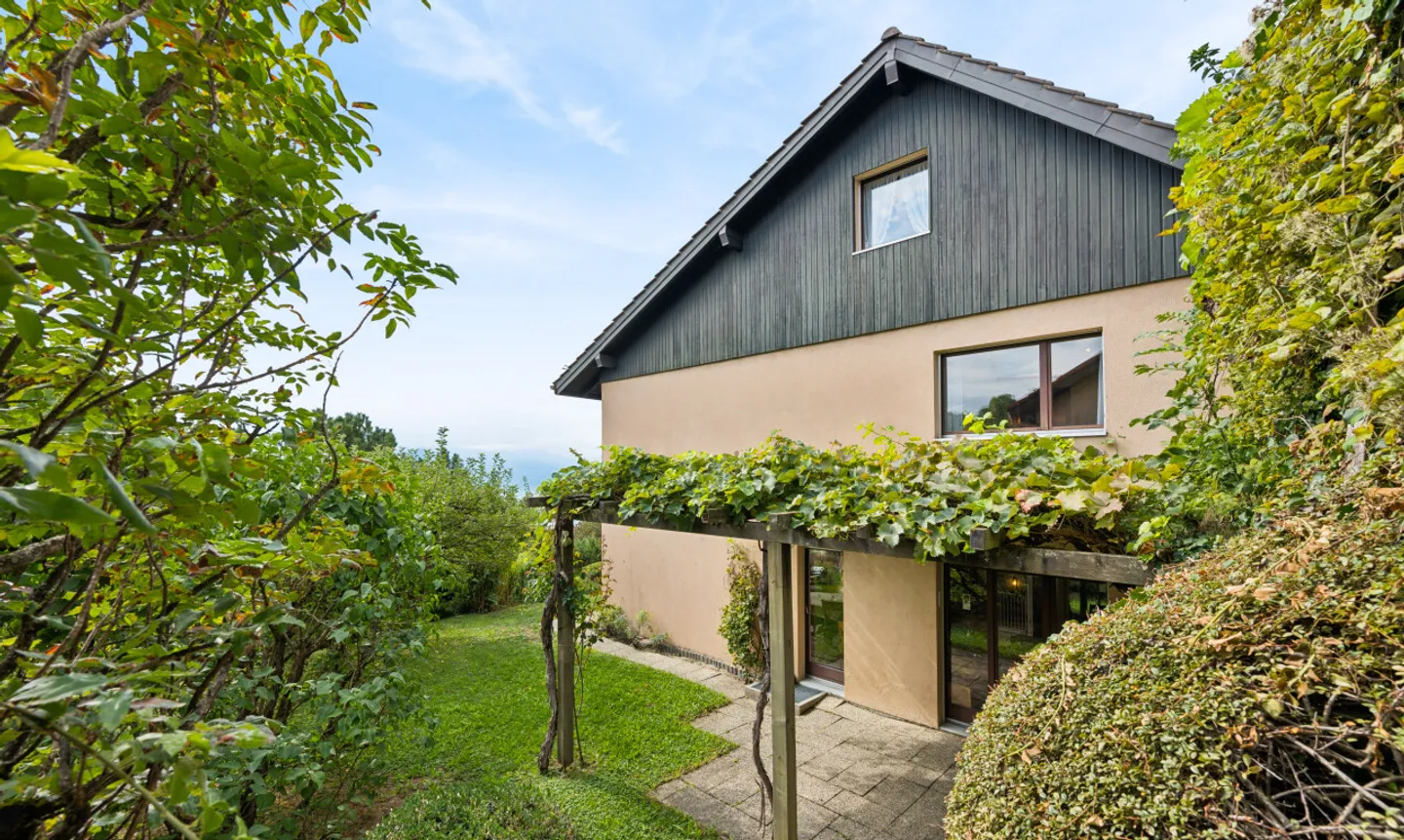 Familienhaus in Belmont-sur-Lausanne — Seeblick und Südostausrichtung - Foto 5 von 11