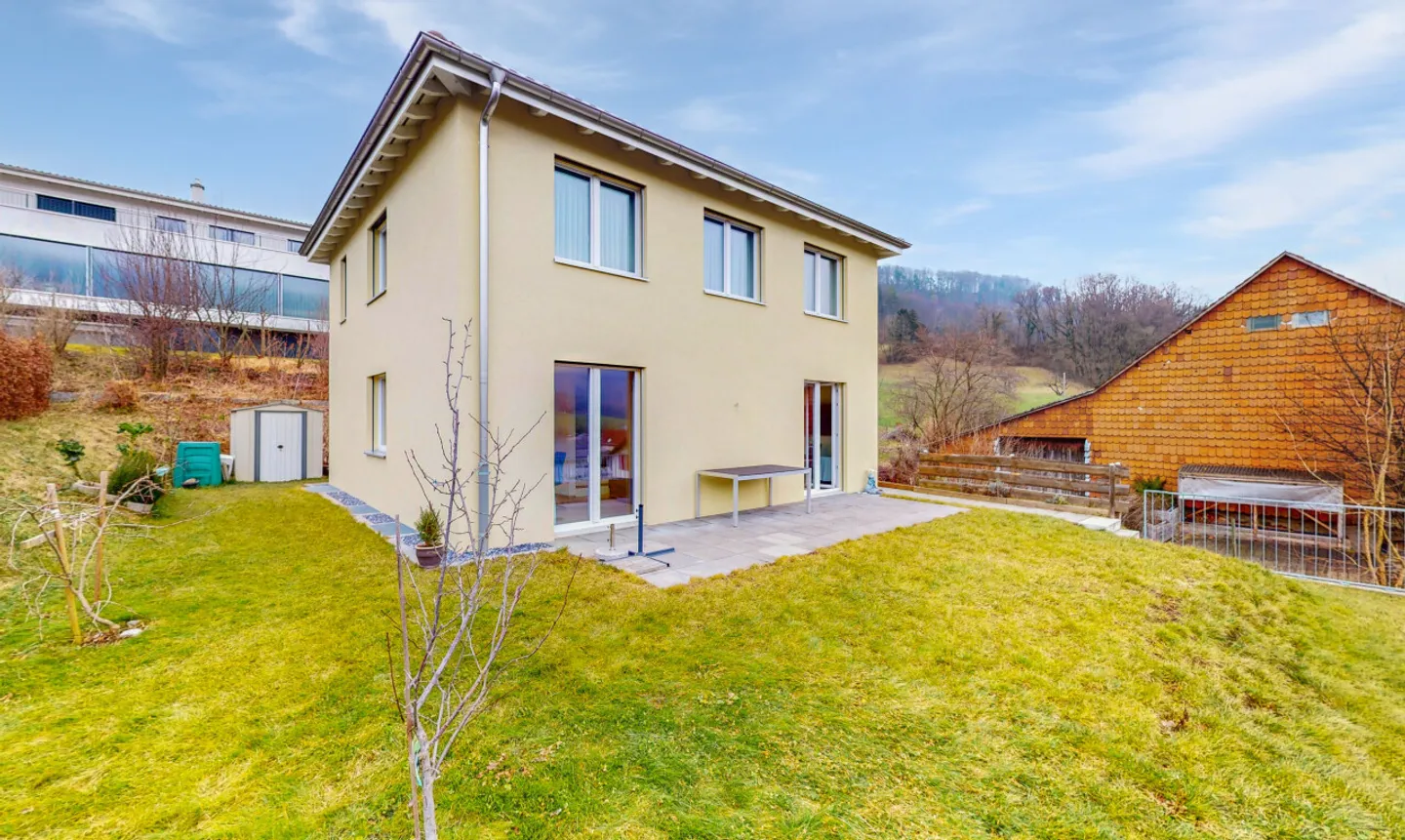 Modern Detached House with Panoramic Views and Prime Location in Laupersdorf - Photo 1 of 13