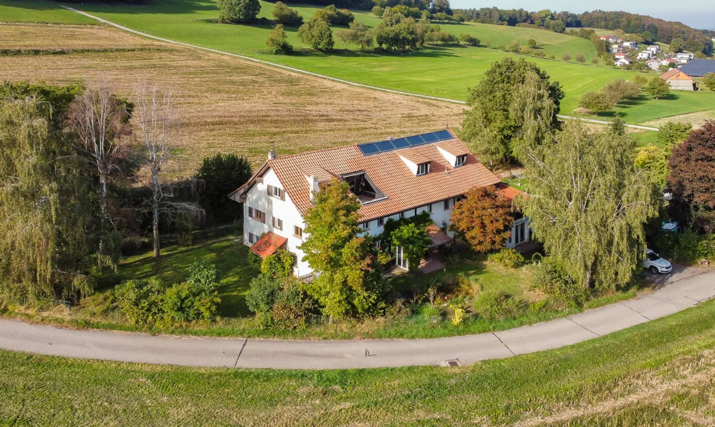 Triplex spacieux avec jardin - Photo 1 sur 13