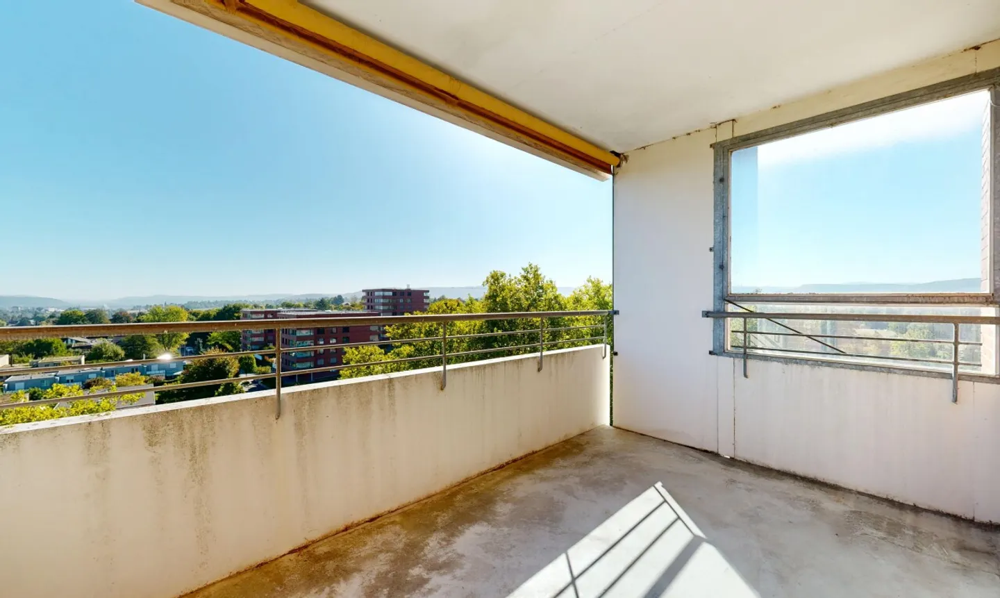 Au-dessus des toits de Binningen : appartement de 3,5 pièces avec vue dégagée - Photo 9 sur 11