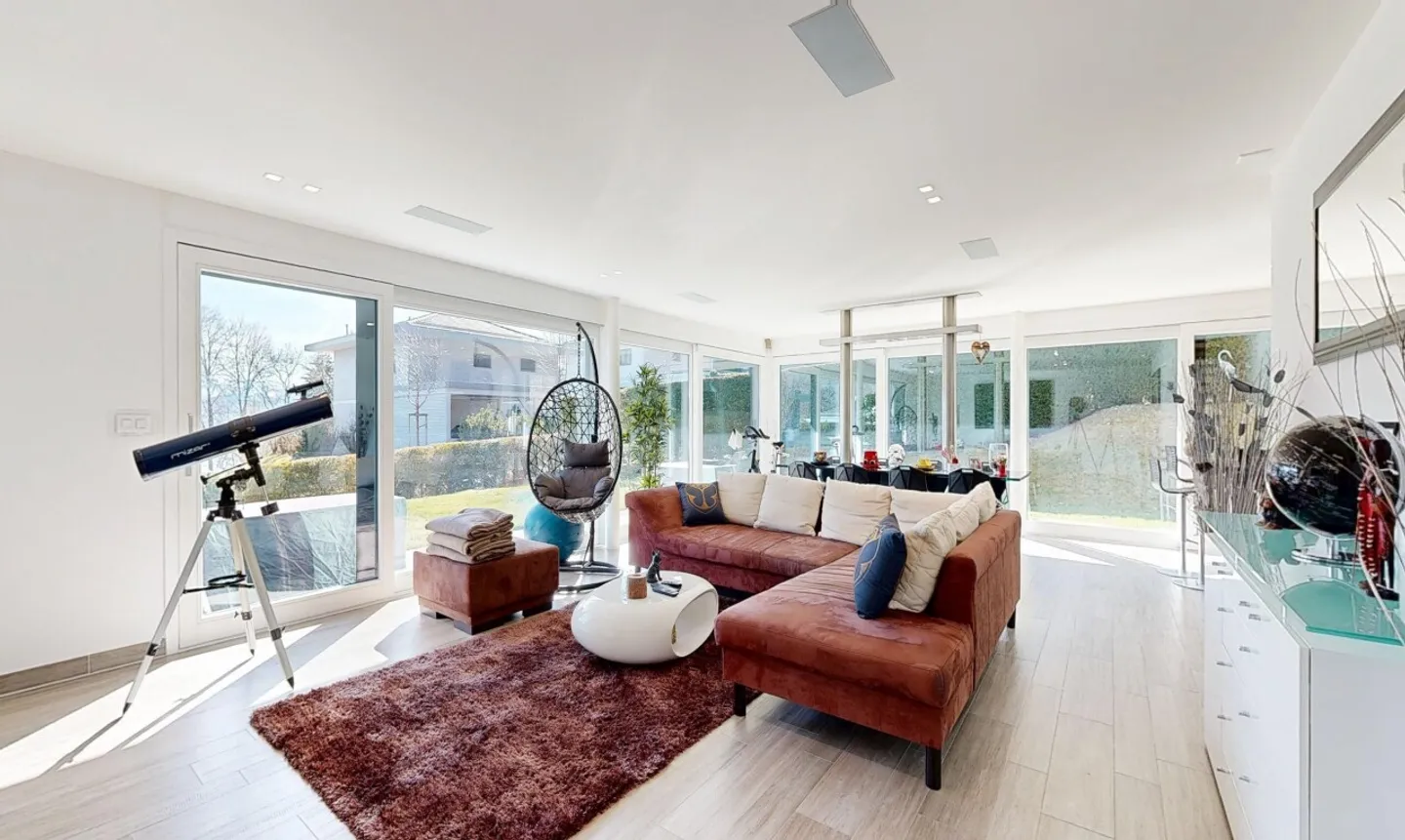 Spaziosa casa familiare con terrazze, giardino e volumi generosi - Foto 2 di 11