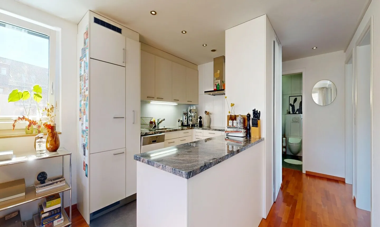 Modern 3.5-room apartment with balcony and parking space - Photo 3 of 11