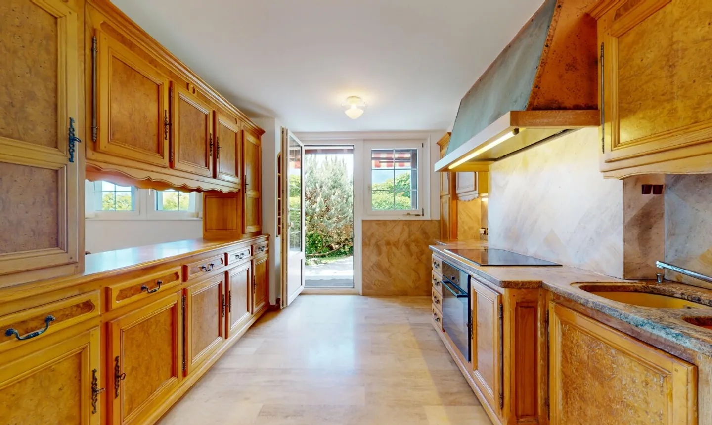 Fascino e spazio: casa con vista libera sul lago e sulle montagne - Foto 8 di 13