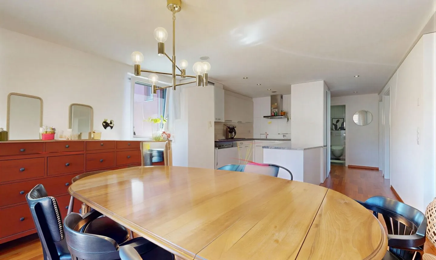 Modern 3.5-room apartment with balcony and parking space - Photo 4 of 11