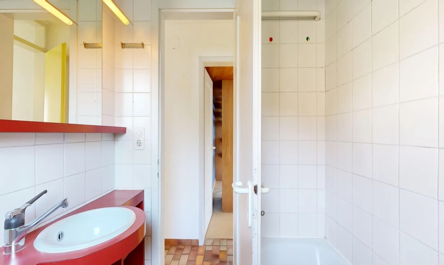 Charming 7.5-room house on a large plot with a lot of potential - Photo 8 of 11