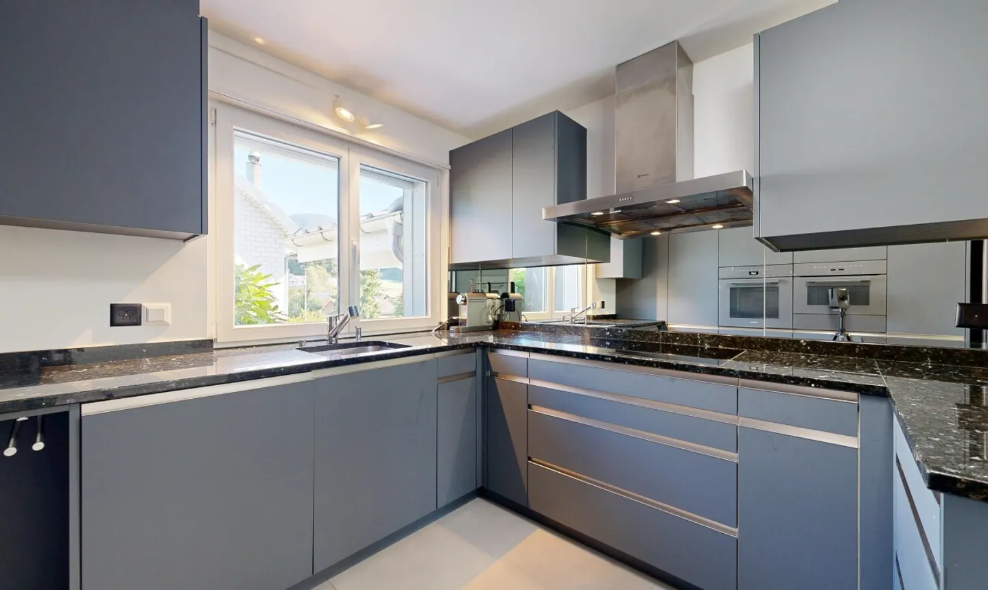Maison familiale rénovée avec grand jardin - Photo 4 sur 11