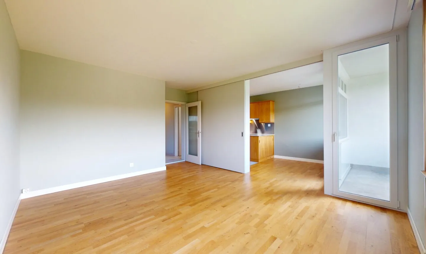 Appartamento moderno ristrutturato di 3,5 stanze con vista sul verde a Basilea - Foto 2 di 13