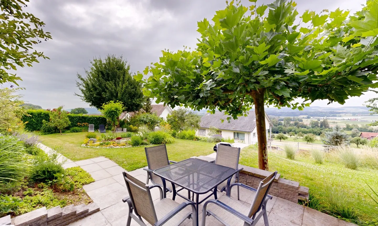 Well-maintained 6-room single-family house with a view in Uesslingen TG - Photo 2 of 11