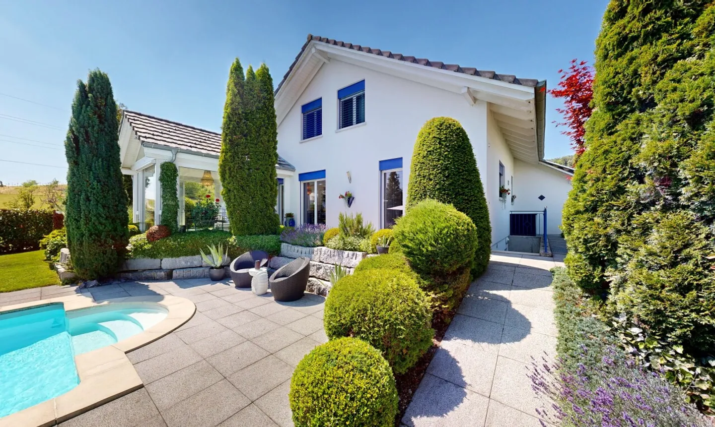 Elegante casa con vista mozzafiato e piscina - Foto 1 di 13