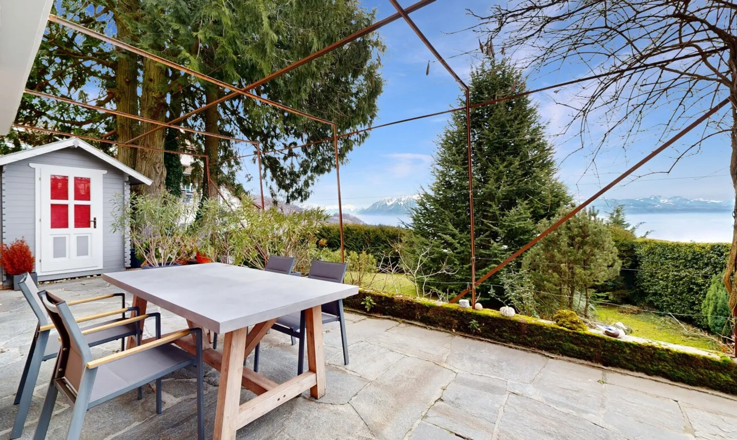 Charakterhaus mit Panoramablick auf den Genfersee und die Alpen - Foto 3 von 11