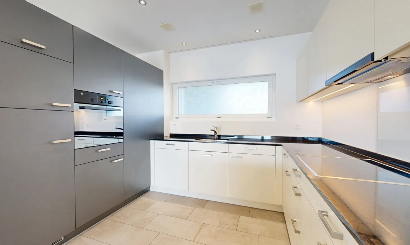Modern 3.5-room apartment with large balcony and option for 2 parking spaces - Photo 8 of 11