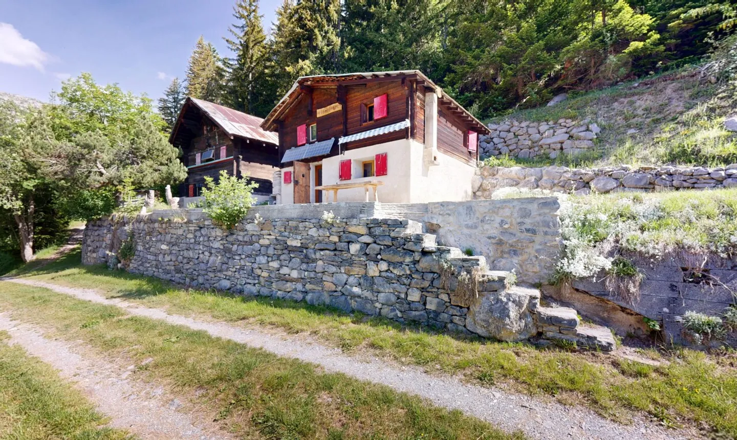 Renovated Mayen along a private path Savièse/Sanetsch easily accessible - Photo 9 of 11