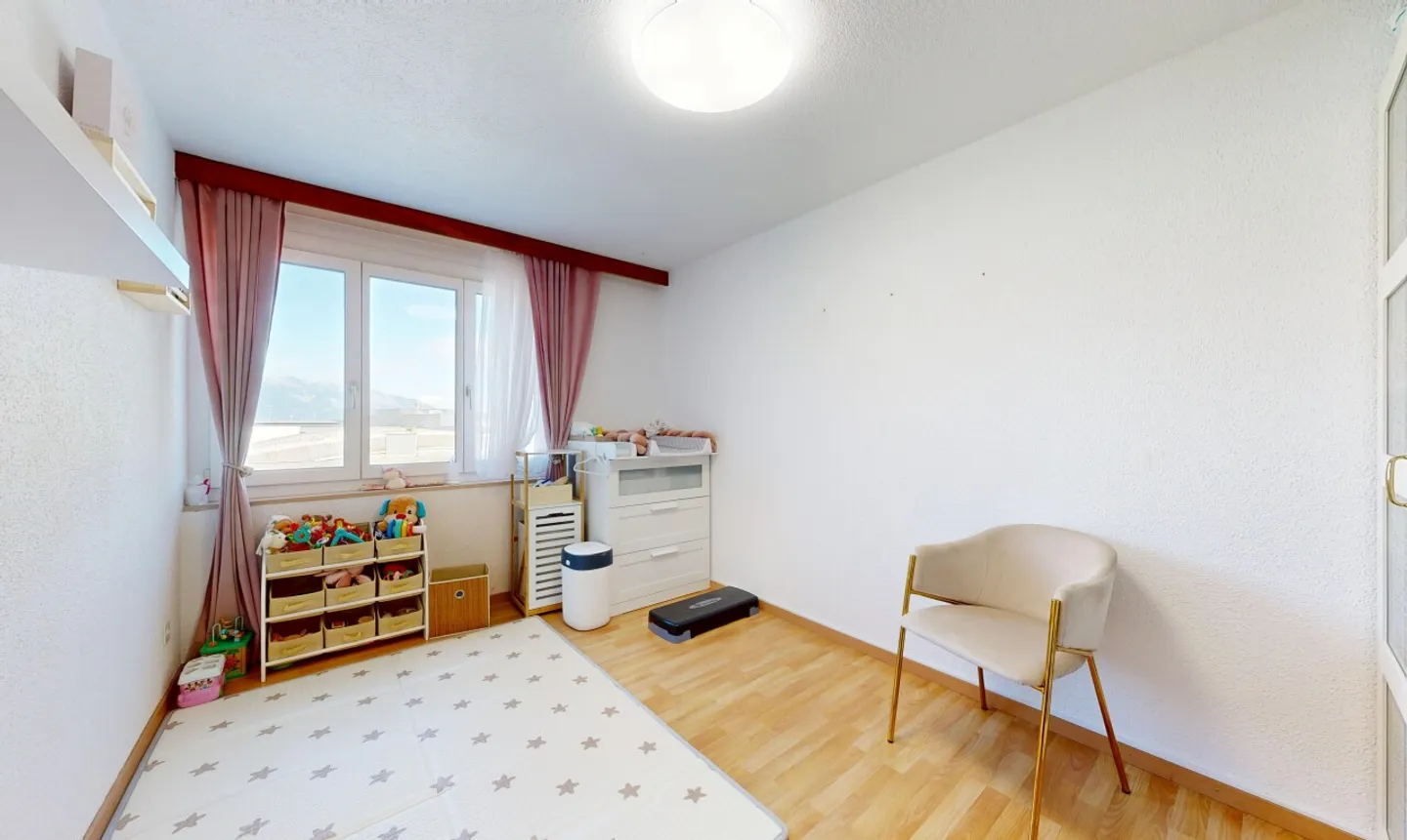 Appartamento 4.5 stanze con balcone e due posti auto a Sevelen - Foto 8 di 11