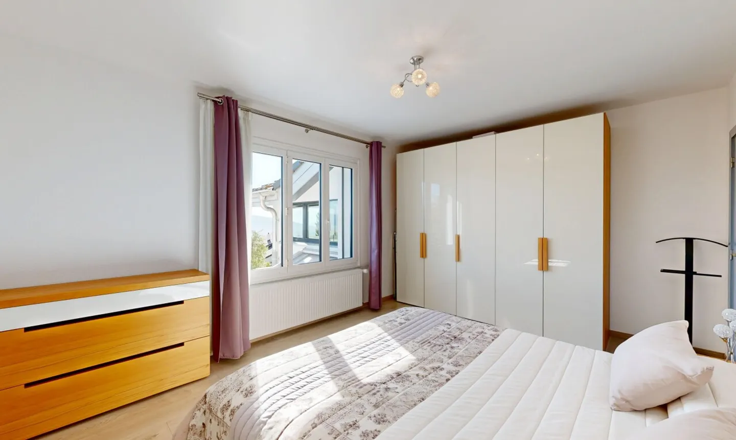 Schönes, vollständig renoviertes Einfamilienhaus mit 4,5 Zimmern - Foto 5 von 11