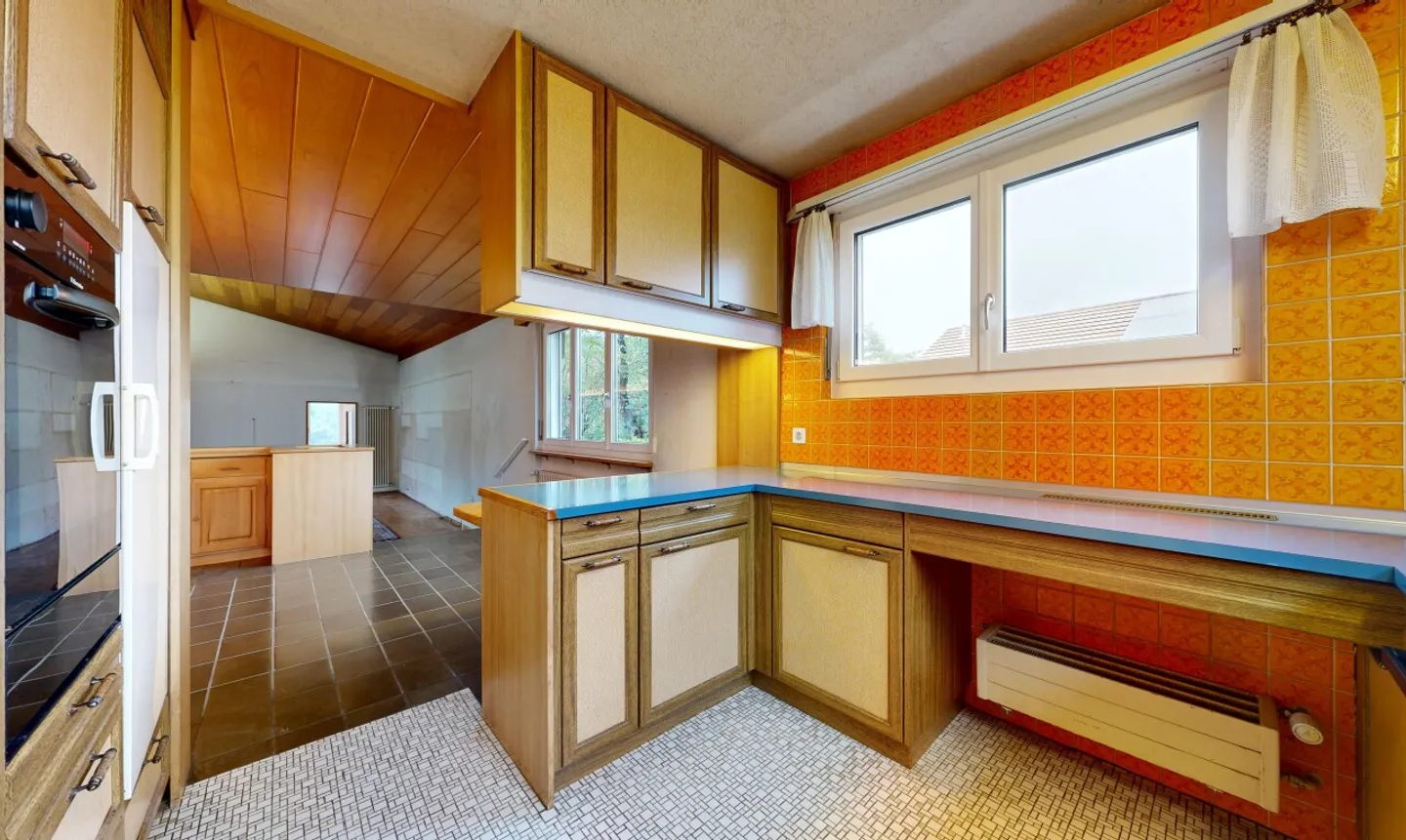 Charming, detached 6.5-room single-family home with large outdoor area - Photo 3 of 11