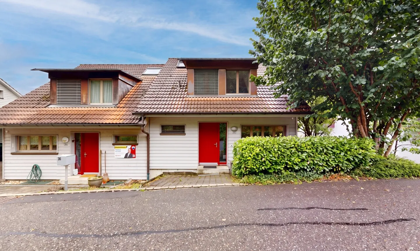 Family-friendly corner terraced house with garden and unobstructed views - Photo 1 of 11