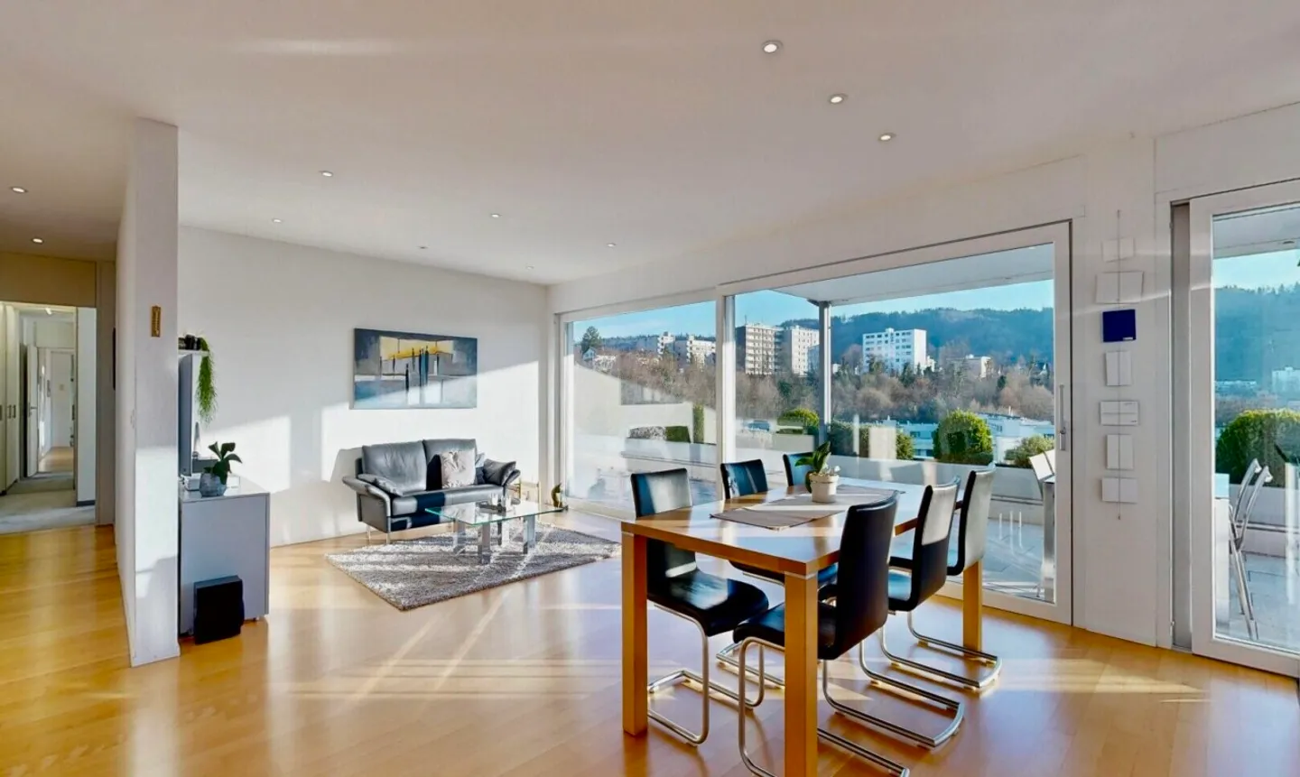 Moderno appartamento con terrazza di 4,5 stanze con vista mozzafiato - Foto 1 di 11