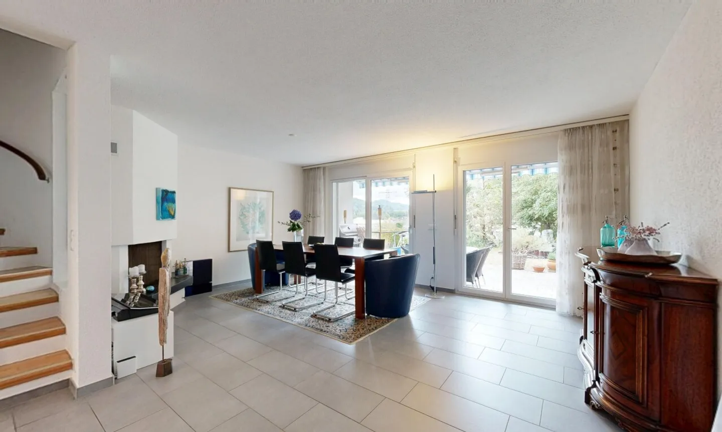Well-maintained 5-room terraced house with garden and a double garage - Photo 2 of 11