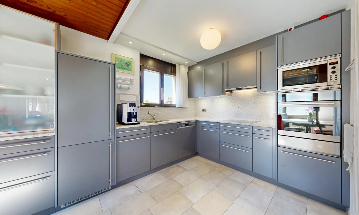 House with unique architecture and large garden paradise - Photo 5 of 11