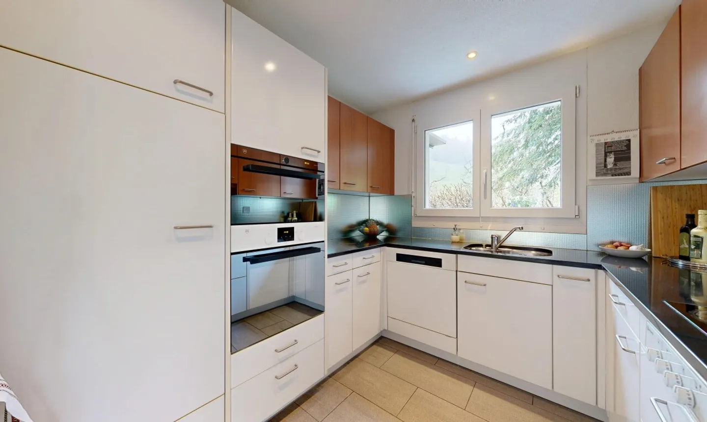 Maison lumineuse avec jardin de rêve - Photo 3 sur 11