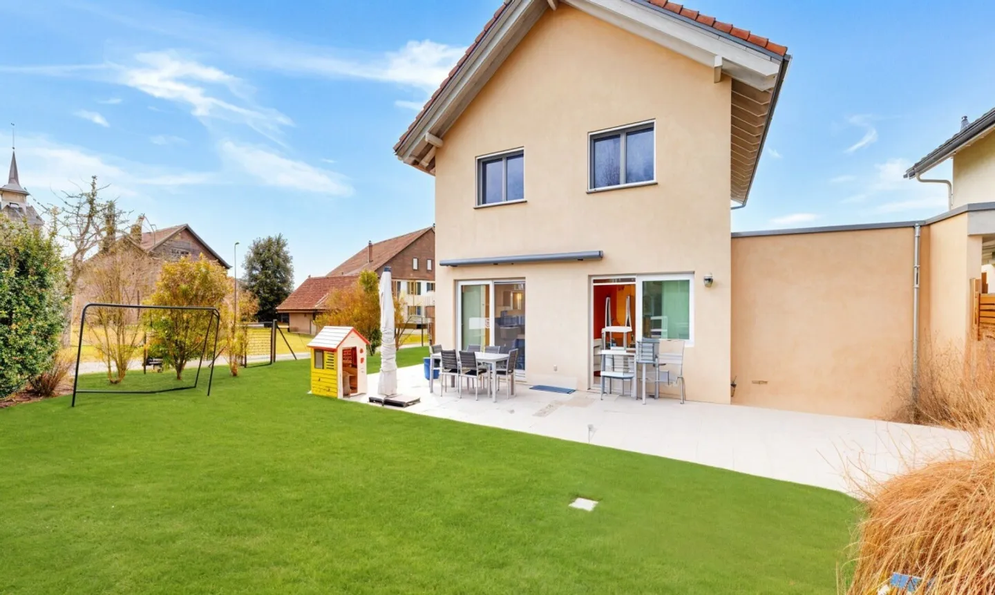 Helles 4-Zimmer-Haus mit Garten und geschlossenem Garagen - Foto 1 von 11