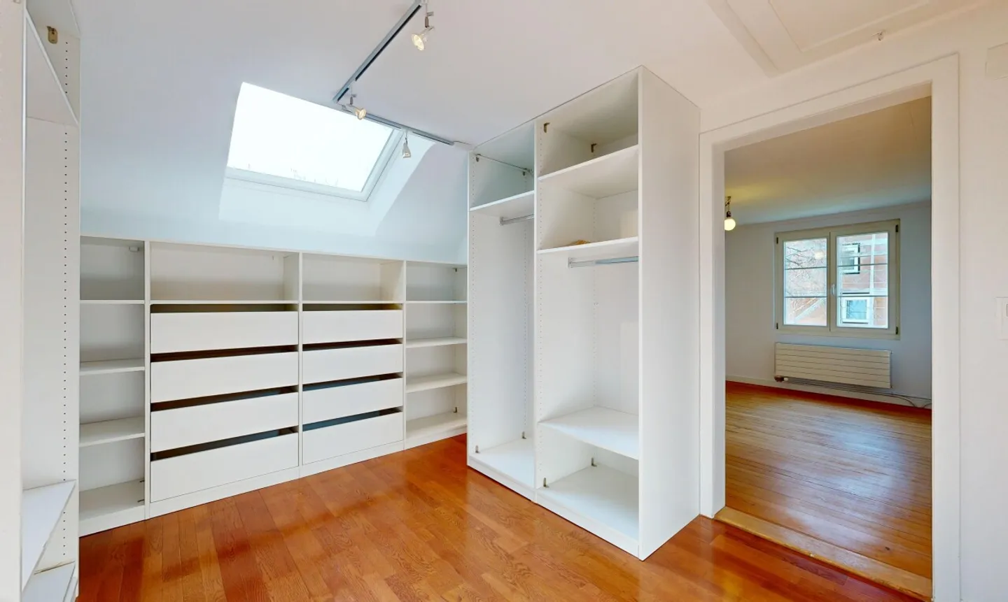 Grosszügiges Einfamilienhaus mit Garten im Zentrum - Photo 8 of 11