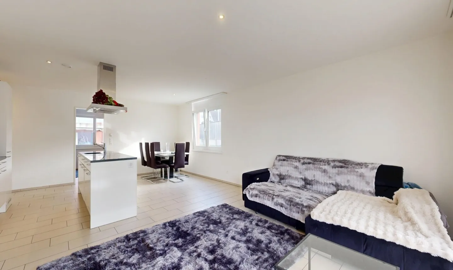 Moderne 3.5-Zimmer-Gartenwohnung mit 184 m² Garten und Sitzplatz - Photo 3 sur 11