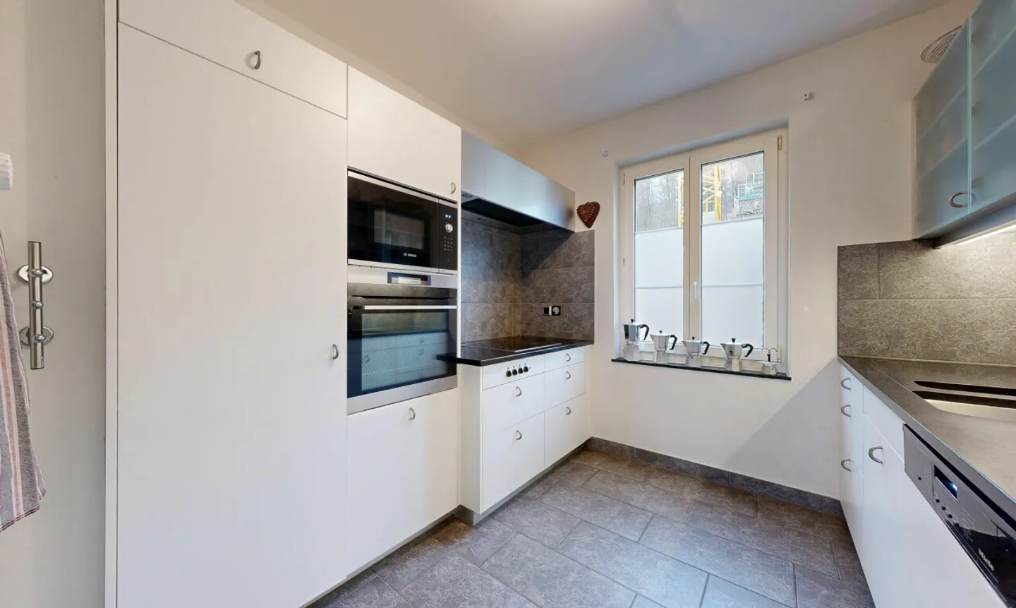 Maison élégante de 9 pièces avec vue et charme ancien - Photo 7 sur 11