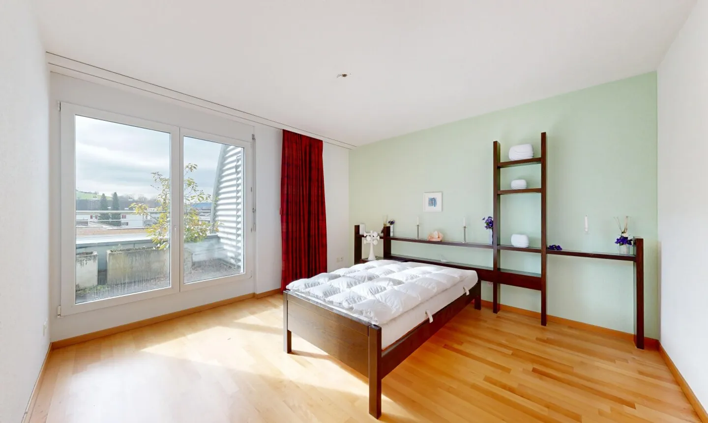 Appartamento attico luminoso con terrazza sul tetto, camino & charme - Foto 7 di 11