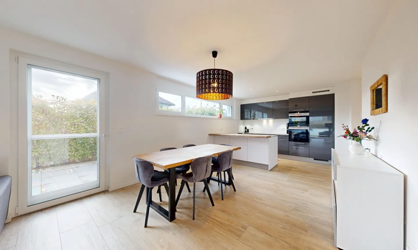 4,5-Zimmer-Wohnung, lichtdurchflutet mit Garten, im Herzen des Dorfes - Foto 1 von 11