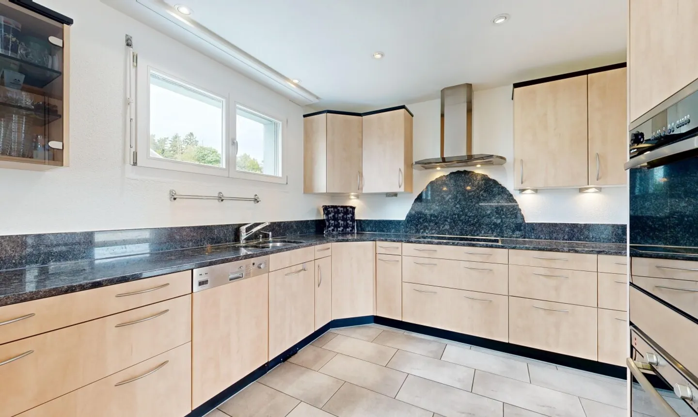 Ampio appartamento attico di 5,5 locali con accesso all'ascensore e vista panoramica - Foto 5 di 11