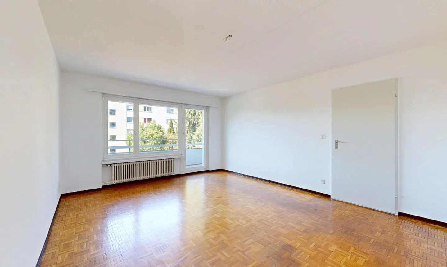 Appartement 3 pièces avec potentiel et belle vue sur la verdure - Photo 1 sur 11