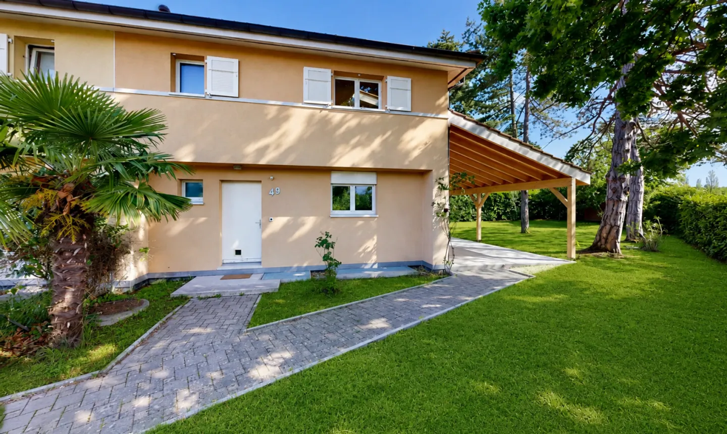 Maison Mitoyenne Charmante - Photo 1 sur 11
