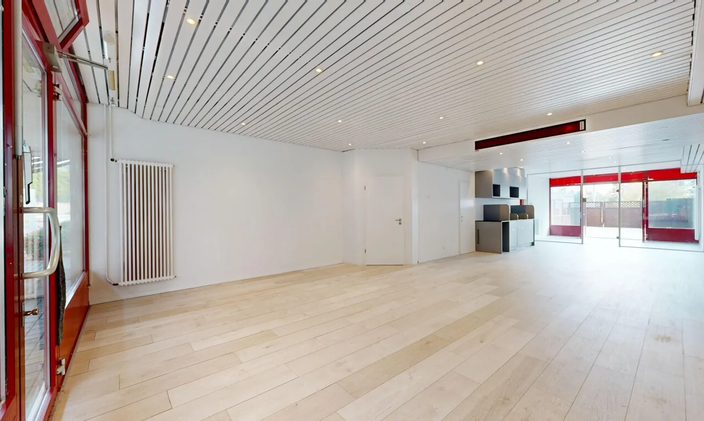 Immeuble mixte avec locaux commerciaux et appartement 3.5 pièces - Foto 3 von 11