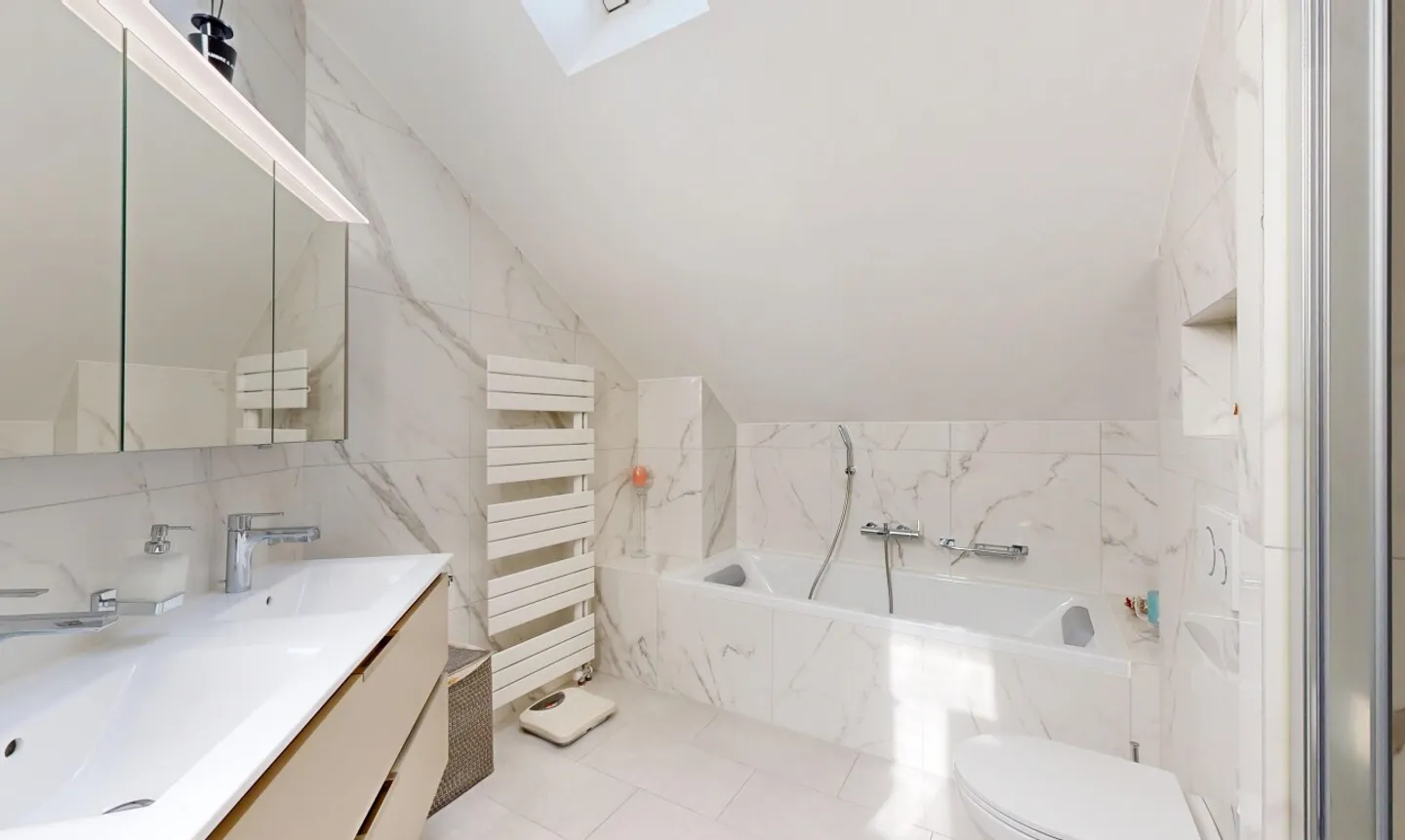 Renovated detached house with swimming pool and landscaped garden in Collombey - Photo 10 of 11