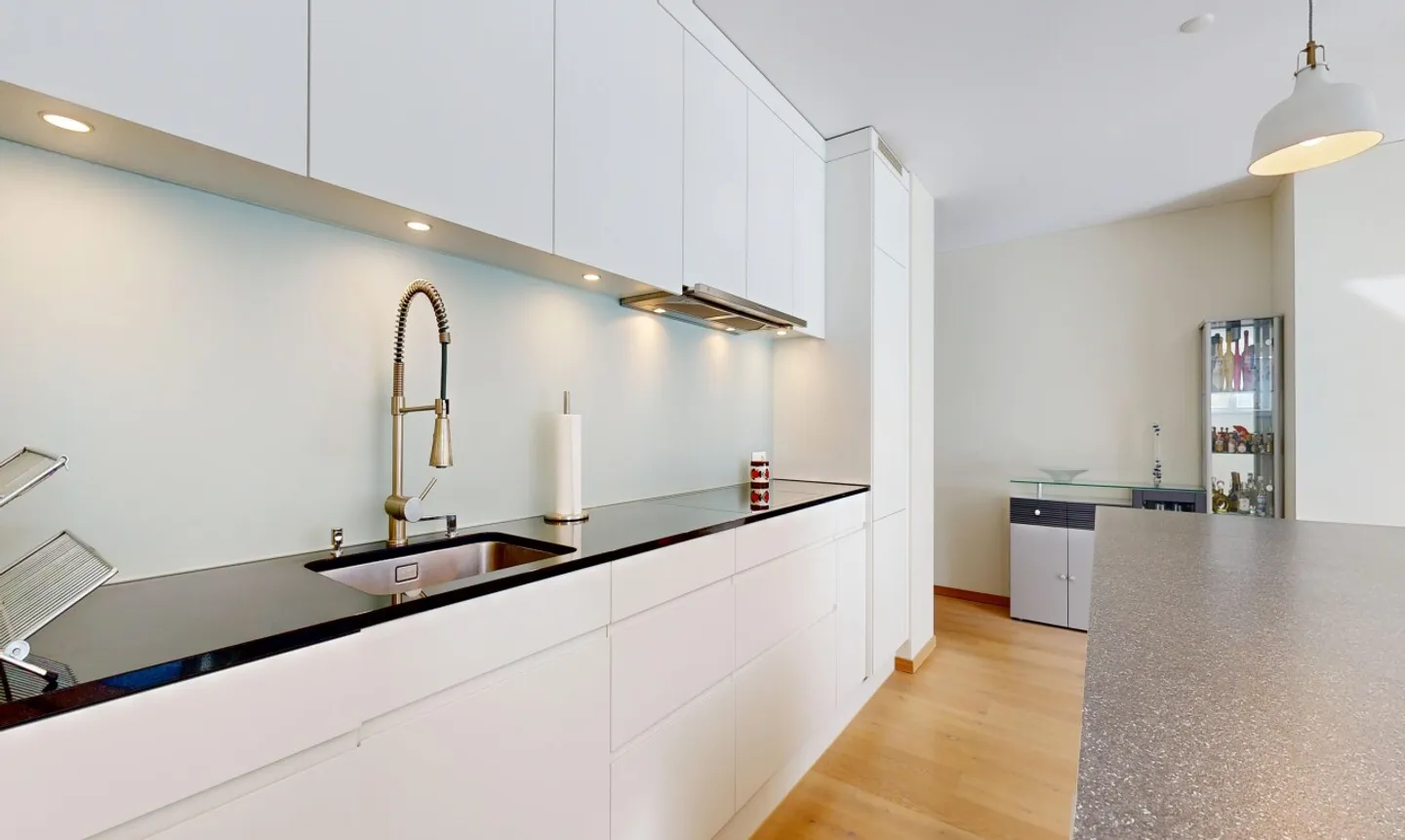 Bright 4.5-room apartment with large south-facing terrace - Photo 4 of 11