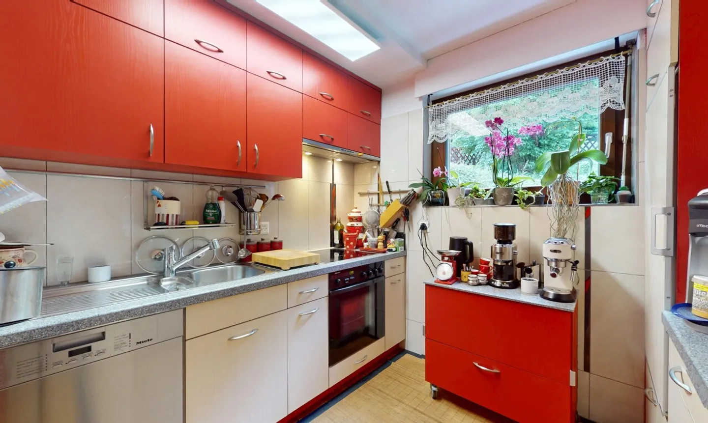 Appartamento 4,5 locali con giardino, vista montagna e garage - Foto 1 di 11